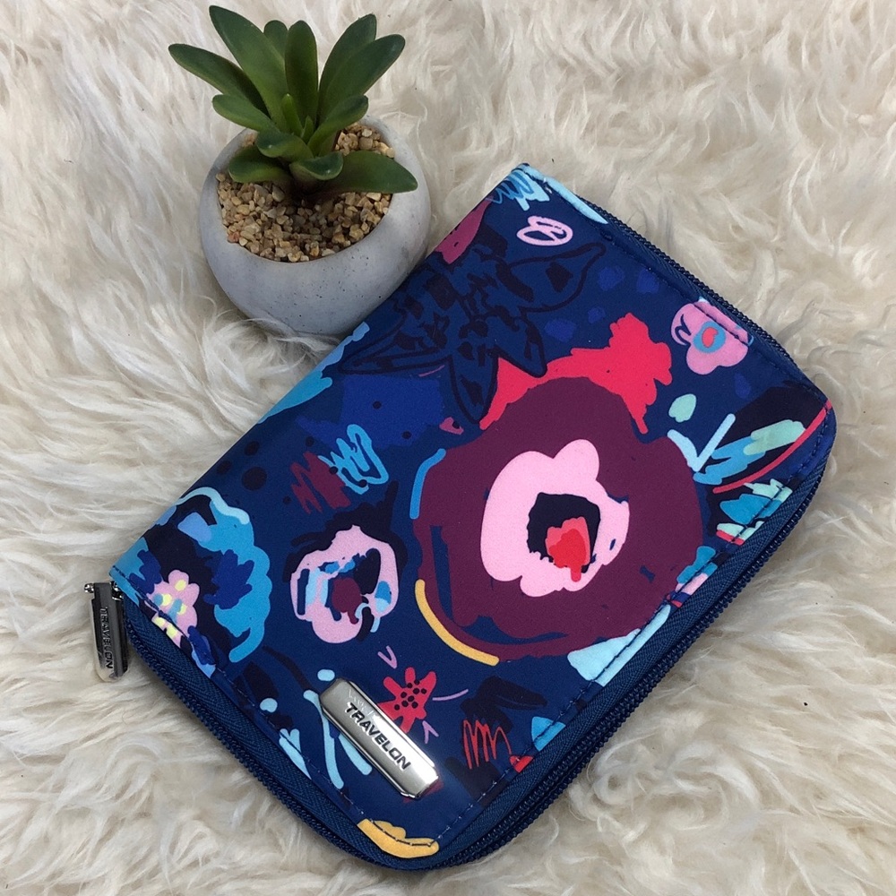 NewTravelon RFD Mod Floral Single Zip Wallet NWOT